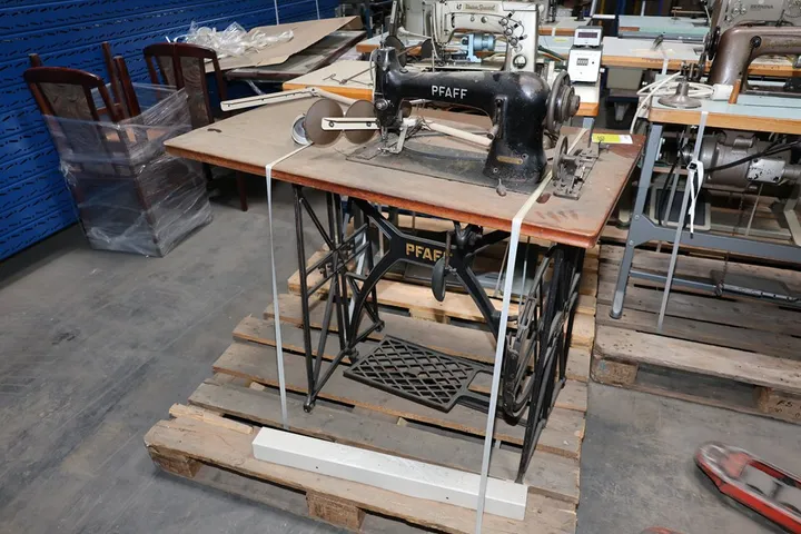 Pfaff Industrienähmaschine ohne Palette